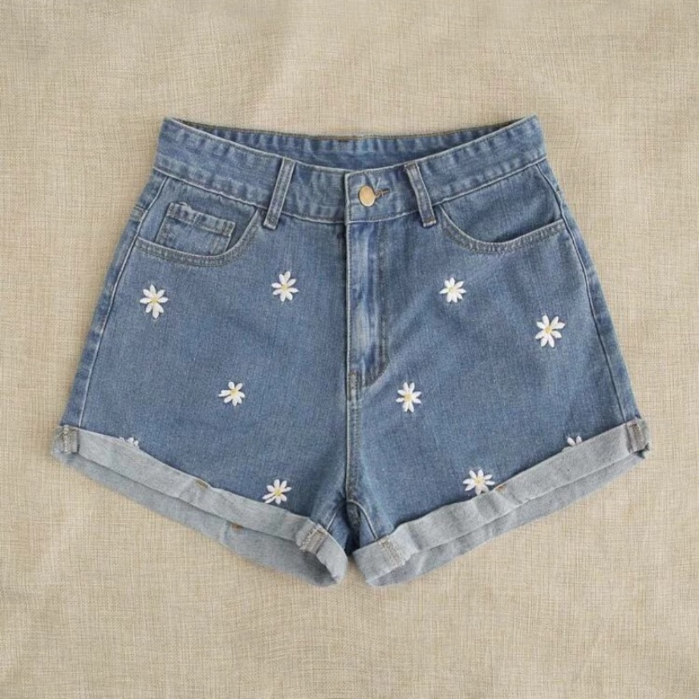 Denim shorts with Daisys